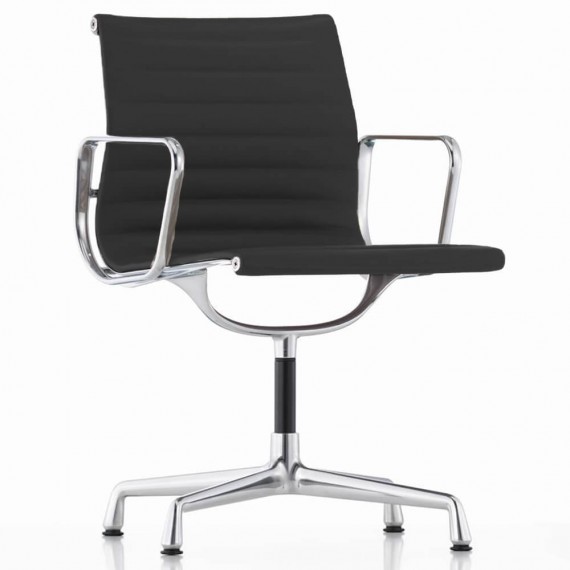 Replica Aluminium EA103 bureaustoel van <span class='notranslate' data-dgexclude>Charles & Ray Eames</span> .