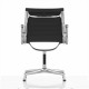 Replica Aluminium EA103 bureaustoel van <span class='notranslate' data-dgexclude>Charles & Ray Eames</span> .