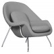 Replica van de Womb Chair door ontwerper Eero Saarinen