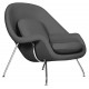 Replica van de Womb Chair door ontwerper Eero Saarinen